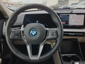 BMW iX1 xDrive30 DAB Pano.Dach Parkassistent Shz