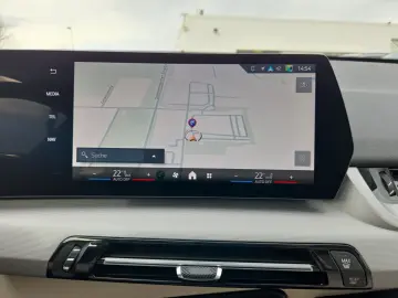 BMW iX1 xDrive30 DAB Pano.Dach Parkassistent Shz
