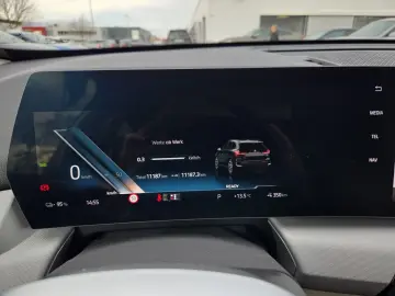 BMW iX1 xDrive30 DAB Pano.Dach Parkassistent Shz