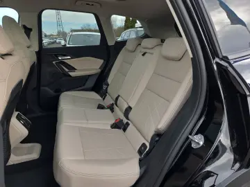 BMW iX1 xDrive30 DAB Pano.Dach Parkassistent Shz