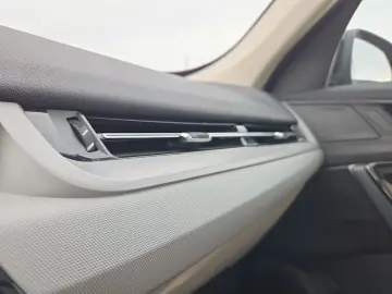 BMW iX1 xDrive30 DAB Pano.Dach Parkassistent Shz