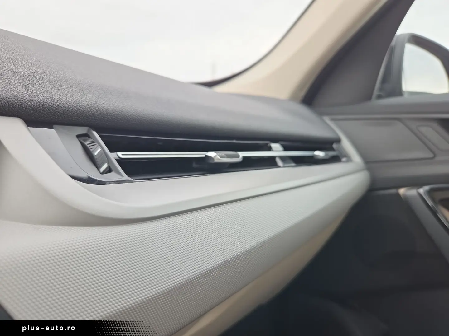 BMW iX1 xDrive30 DAB Pano.Dach Parkassistent Shz