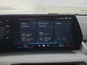 BMW iX1 xDrive30 DAB Pano.Dach Parkassistent Shz