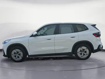 BMW iX1 xDrive30 Adaptives Fahrwerk Komfortzugang
