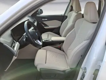 BMW iX1 xDrive30 Adaptives Fahrwerk Komfortzugang