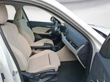 BMW iX1 xDrive30 Adaptives Fahrwerk Komfortzugang