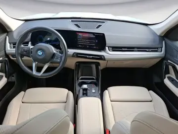 BMW iX1 xDrive30 Adaptives Fahrwerk Komfortzugang