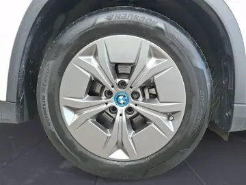 BMW iX1 xDrive30 Adaptives Fahrwerk Komfortzugang