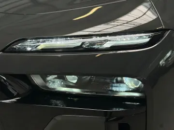 BMW i7 xD e60 M Sport PanoSky FOND TV 21Z AutomTüren