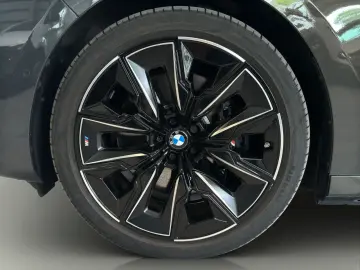 BMW i7 xD e60 M Sport PanoSky FOND TV 21Z AutomTüren