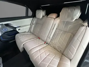 BMW i7 xD e60 M Sport PanoSky FOND TV 21Z AutomTüren