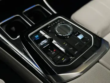 BMW i7 xD e60 M Sport PanoSky FOND TV 21Z AutomTüren