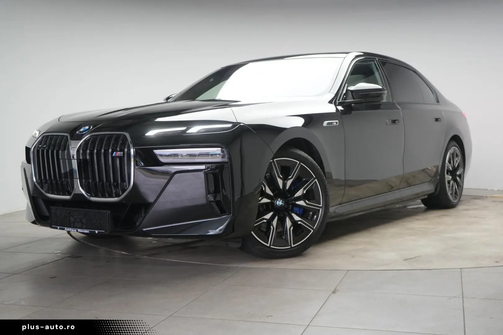BMW i7 M70 xDrive TheatreScreen Sky Lounge HUD B&W L