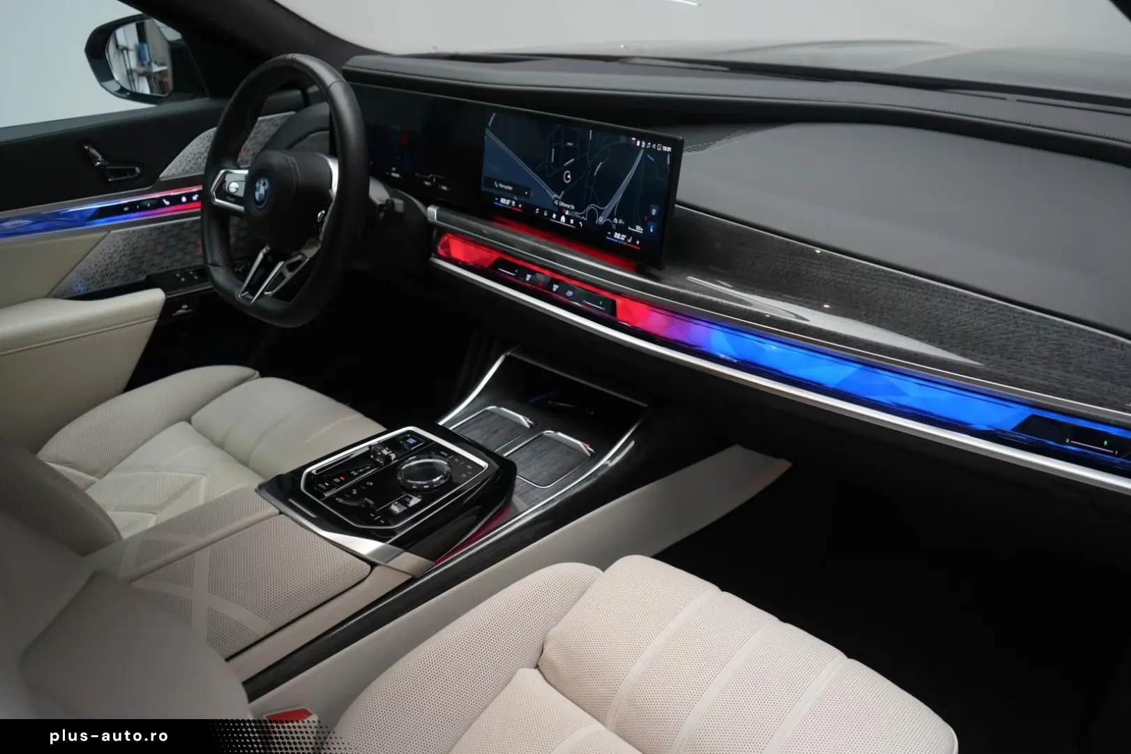 BMW i7 M70 xDrive TheatreScreen Sky Lounge HUD B&W L
