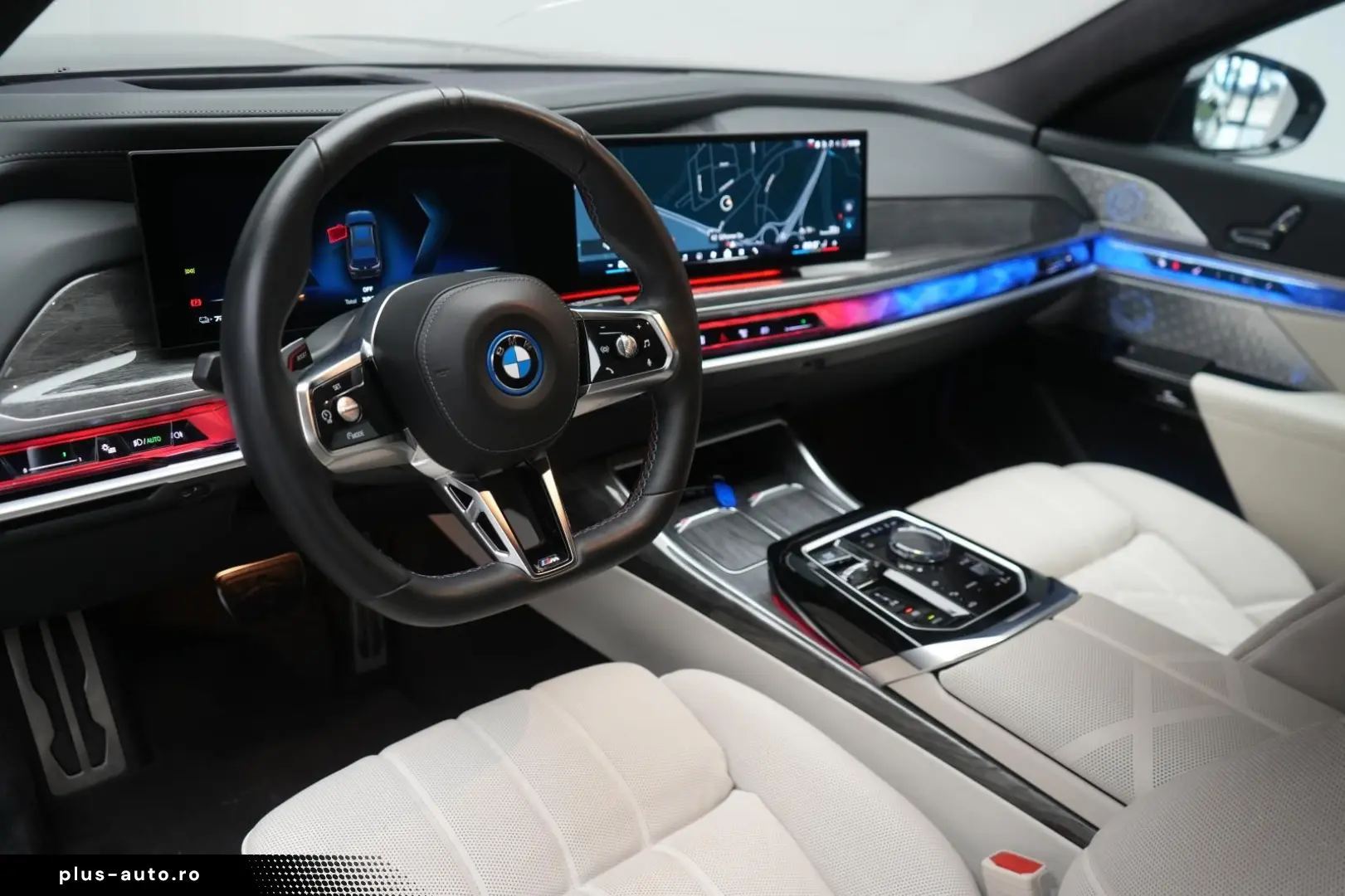 BMW i7 M70 xDrive TheatreScreen Sky Lounge HUD B&W L