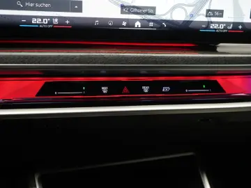 BMW i7 M70 xDrive TheatreScreen Sky Lounge HUD B&W L