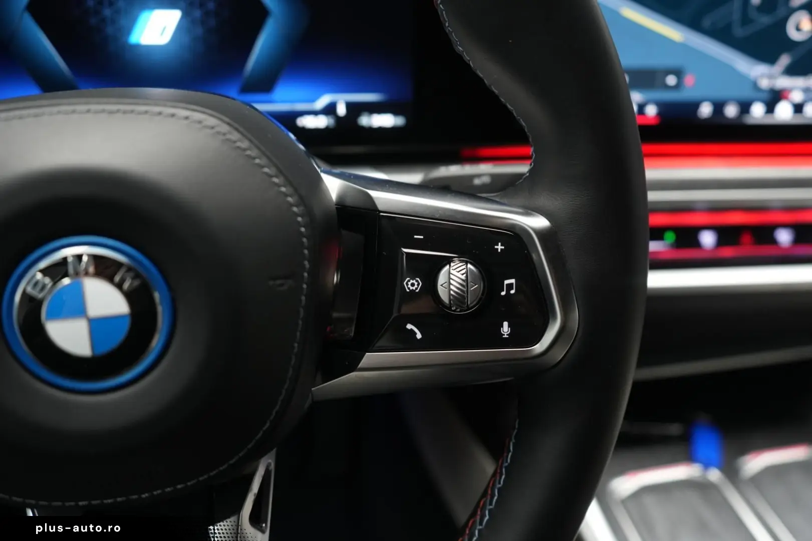 BMW i7 M70 xDrive TheatreScreen Sky Lounge HUD B&W L