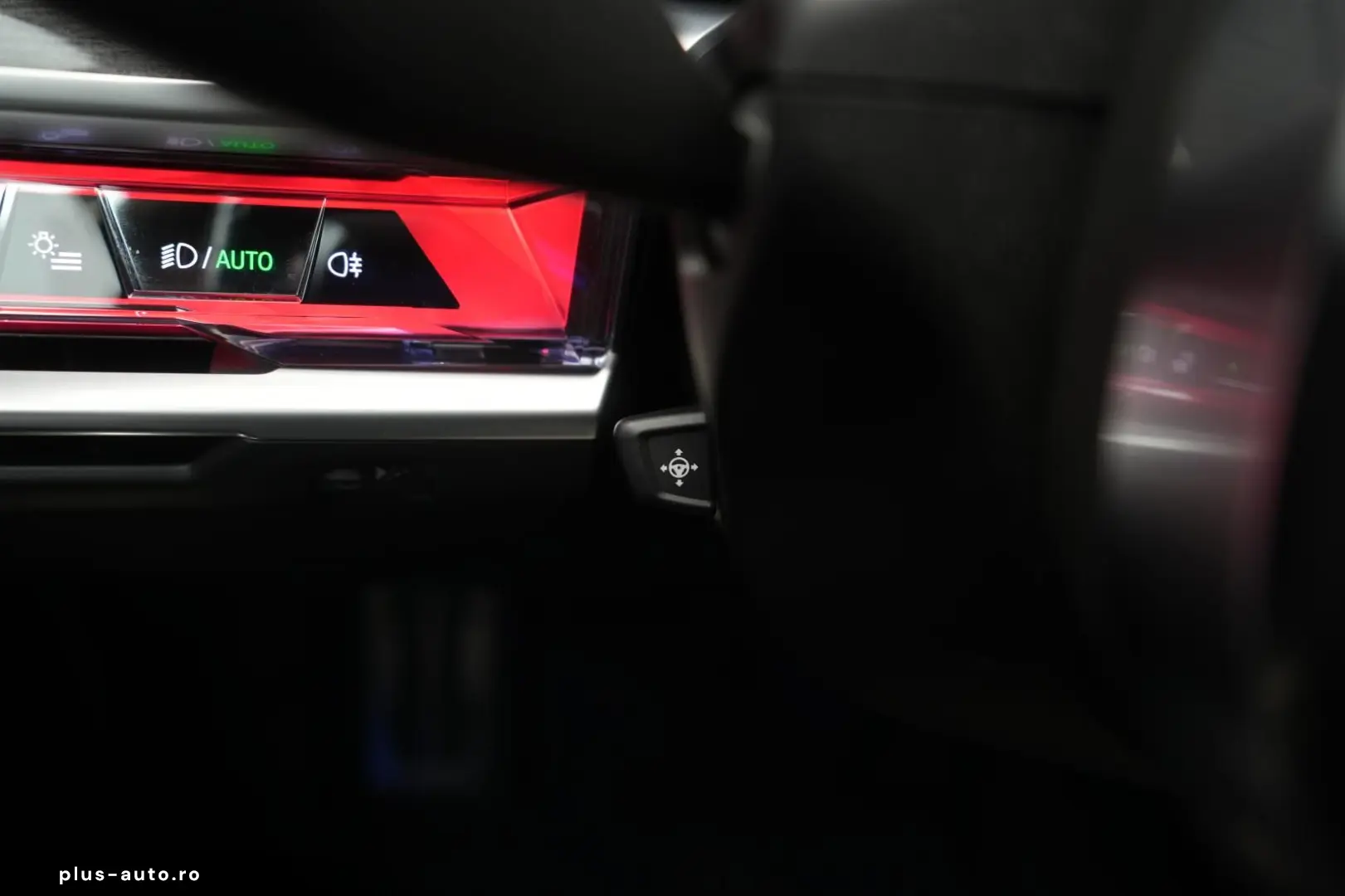 BMW i7 M70 xDrive TheatreScreen Sky Lounge HUD B&W L