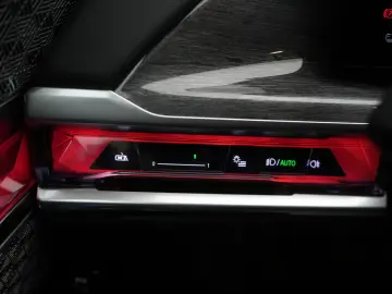 BMW i7 M70 xDrive TheatreScreen Sky Lounge HUD B&W L