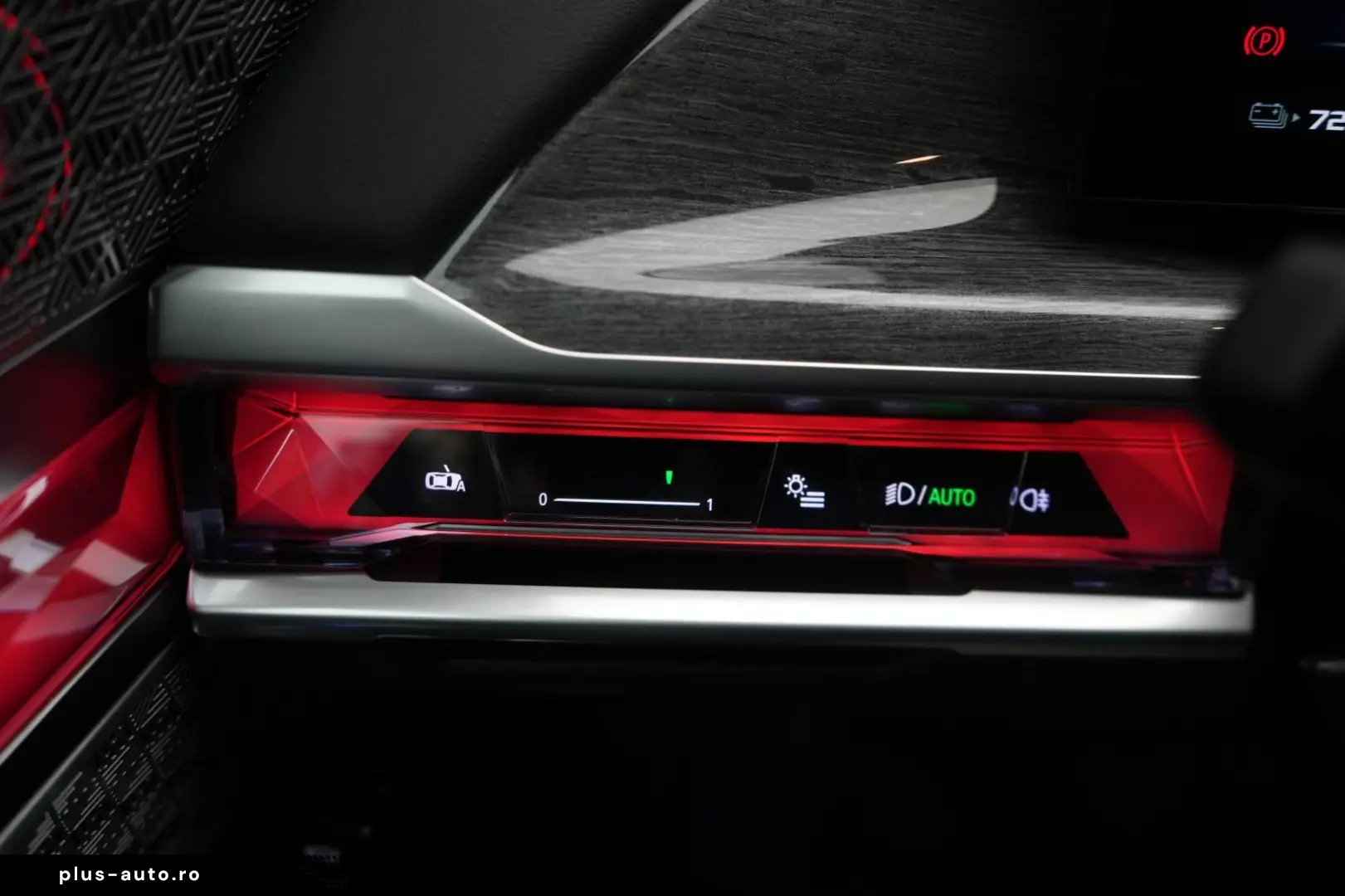 BMW i7 M70 xDrive TheatreScreen Sky Lounge HUD B&W L
