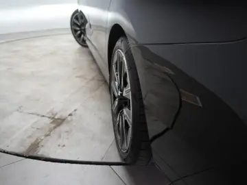 BMW i7 M70 xDrive TheatreScreen Sky Lounge HUD B&W L