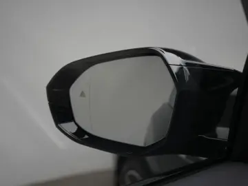 BMW i7 M70 xDrive TheatreScreen Sky Lounge HUD B&W L