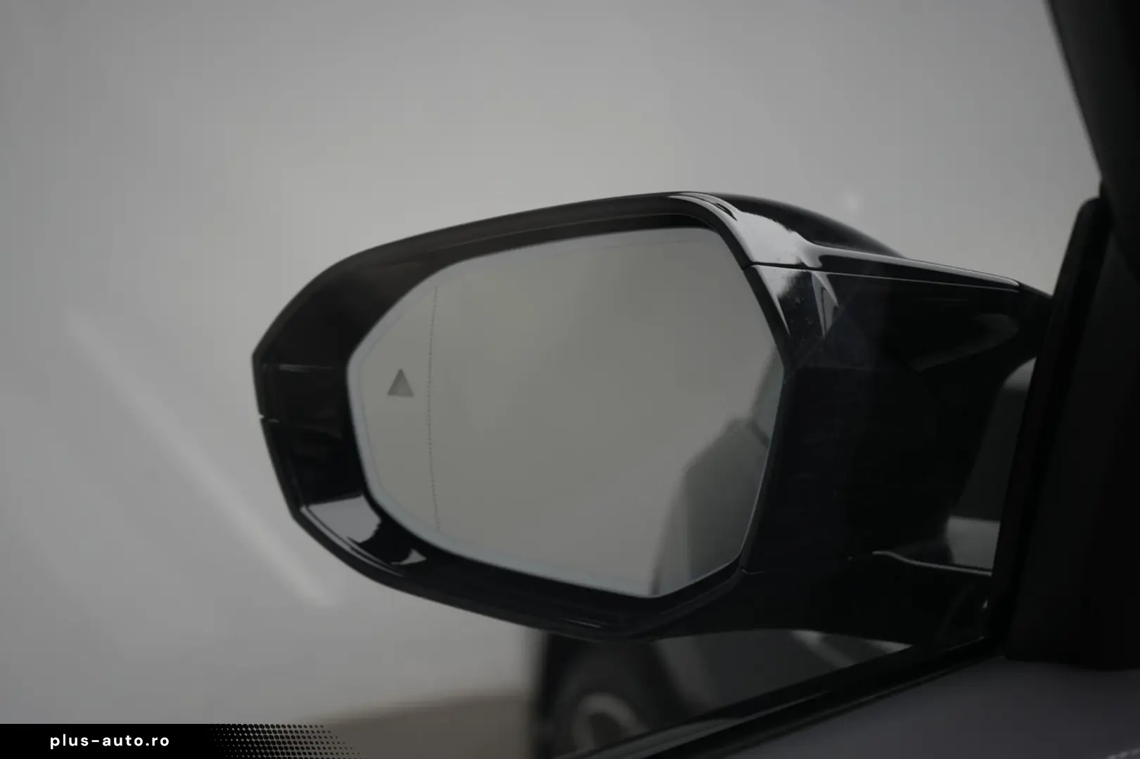 BMW i7 M70 xDrive TheatreScreen Sky Lounge HUD B&W L