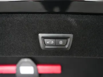 BMW i7 M70 xDrive TheatreScreen Sky Lounge HUD B&W L