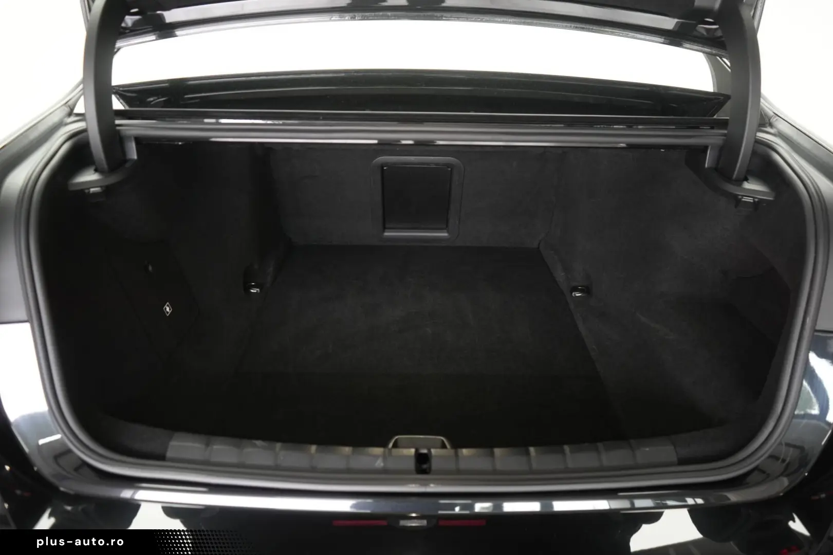 BMW i7 M70 xDrive TheatreScreen Sky Lounge HUD B&W L