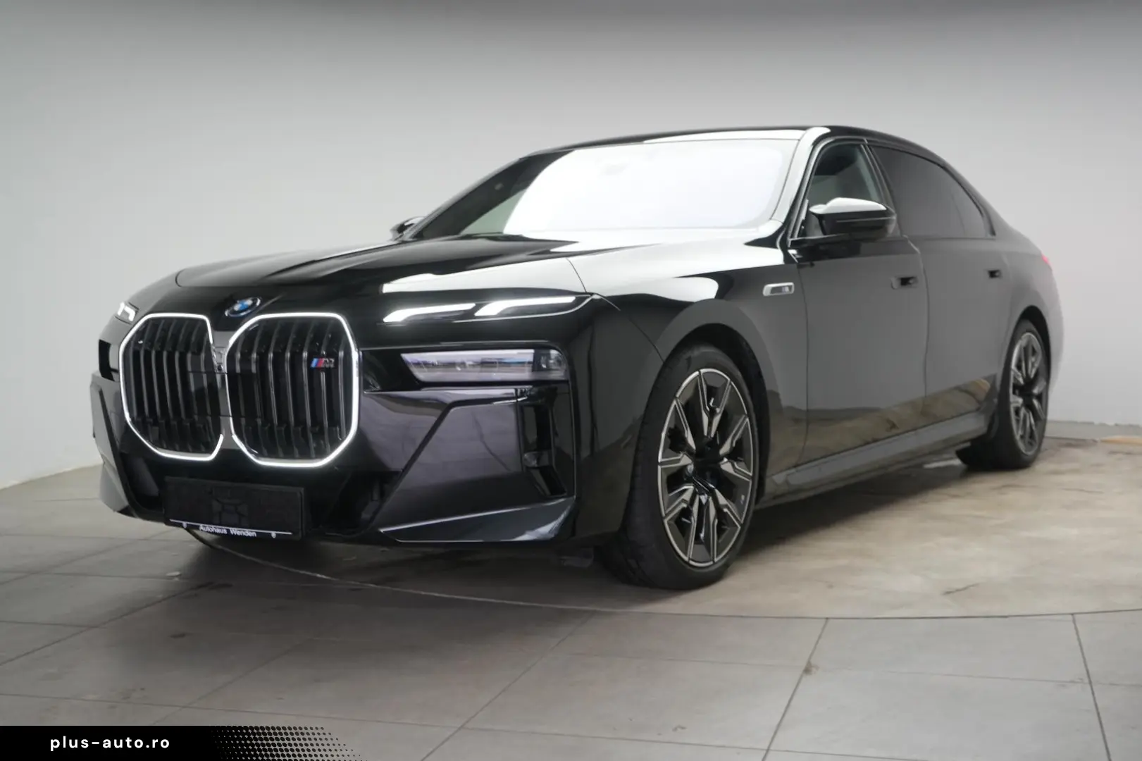 BMW i7 M70 xDrive TheatreScreen Sky Lounge HUD B&W L