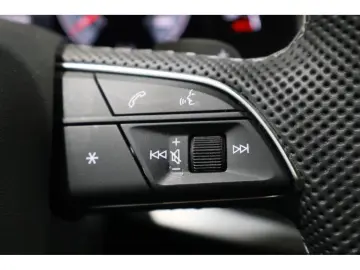 AUDI Q8 50 TDI quattro S-Line Matrix PDC R-Kamera