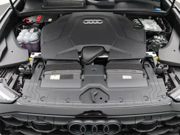 AUDI Q8 S-Line 55 TFSI quattro   Pano  Laser  Standh