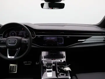AUDI Q8 S-Line 55 TFSI quattro   Pano  Laser  Standh