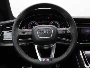 AUDI Q8 S-Line 55 TFSI quattro   Pano  Laser  Standh