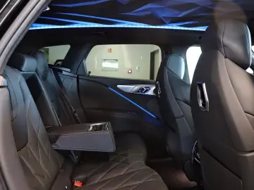 BMW XM Anhängerkupplung   Massagesitze