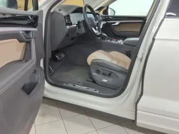 VW Touareg R-Line 4Motion 3.0 TDI AHK PANO HuD LUFT