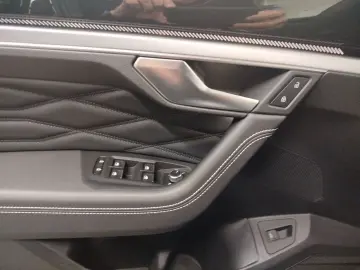 VW Touareg 3.0 V6 TSI 4M RLine Navi Leder Pano IQ