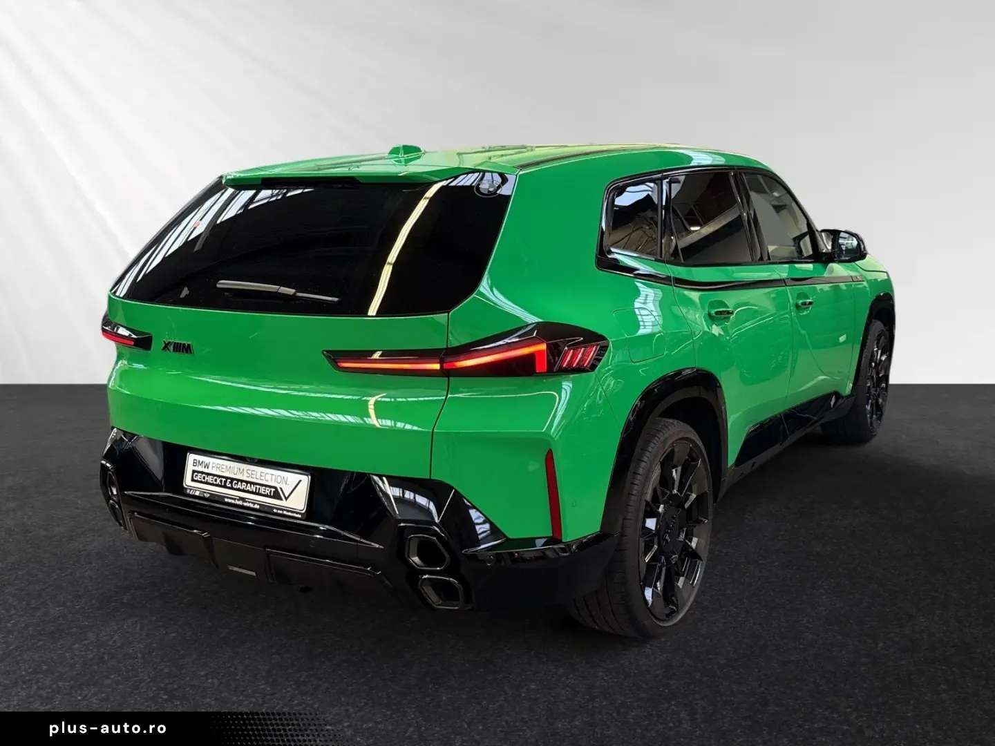 BMW XM 50e  Indiv. Signal Green  AHK 23  Autobahnass