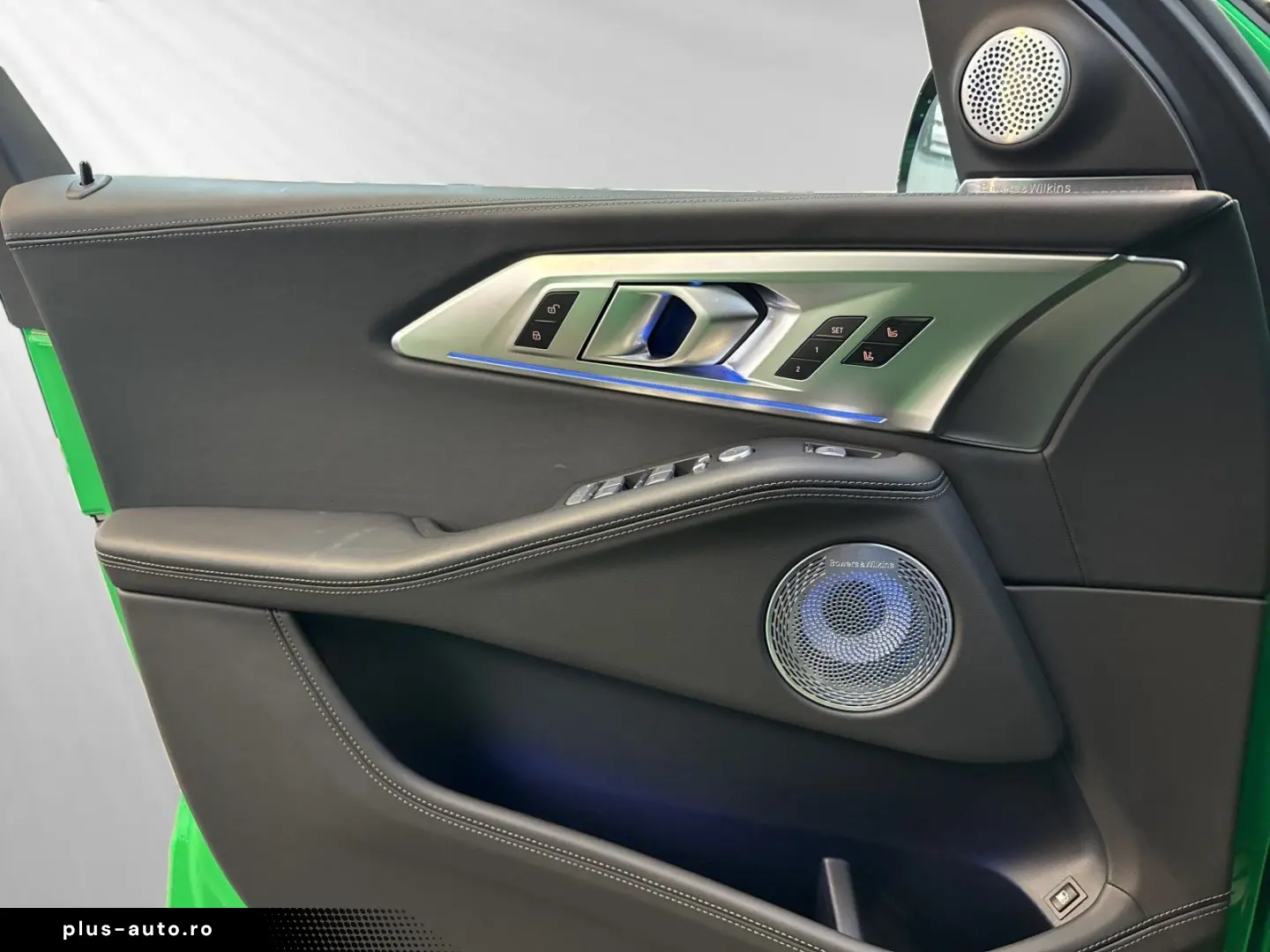 BMW XM 50e  Indiv. Signal Green  AHK 23  Autobahnass