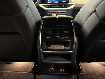 BMW XM 50e  Indiv. Signal Green  AHK 23  Autobahnass