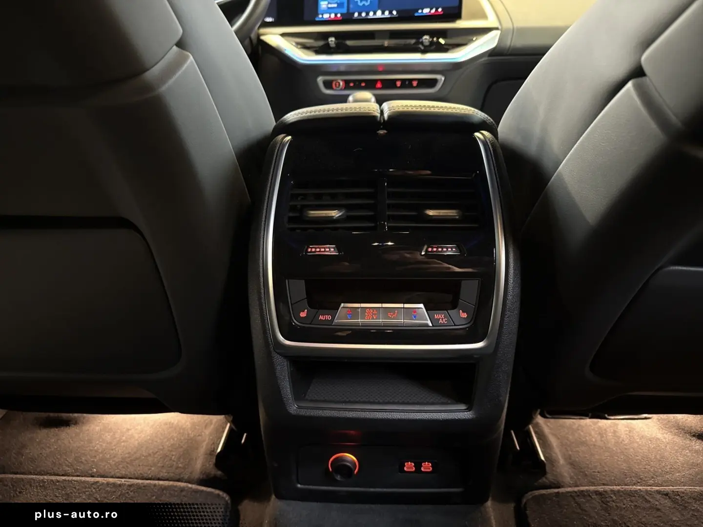 BMW XM 50e  Indiv. Signal Green  AHK 23  Autobahnass