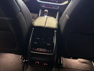 BMW XM 50e Massage AHK Driv.Assist. Winterräder inkl