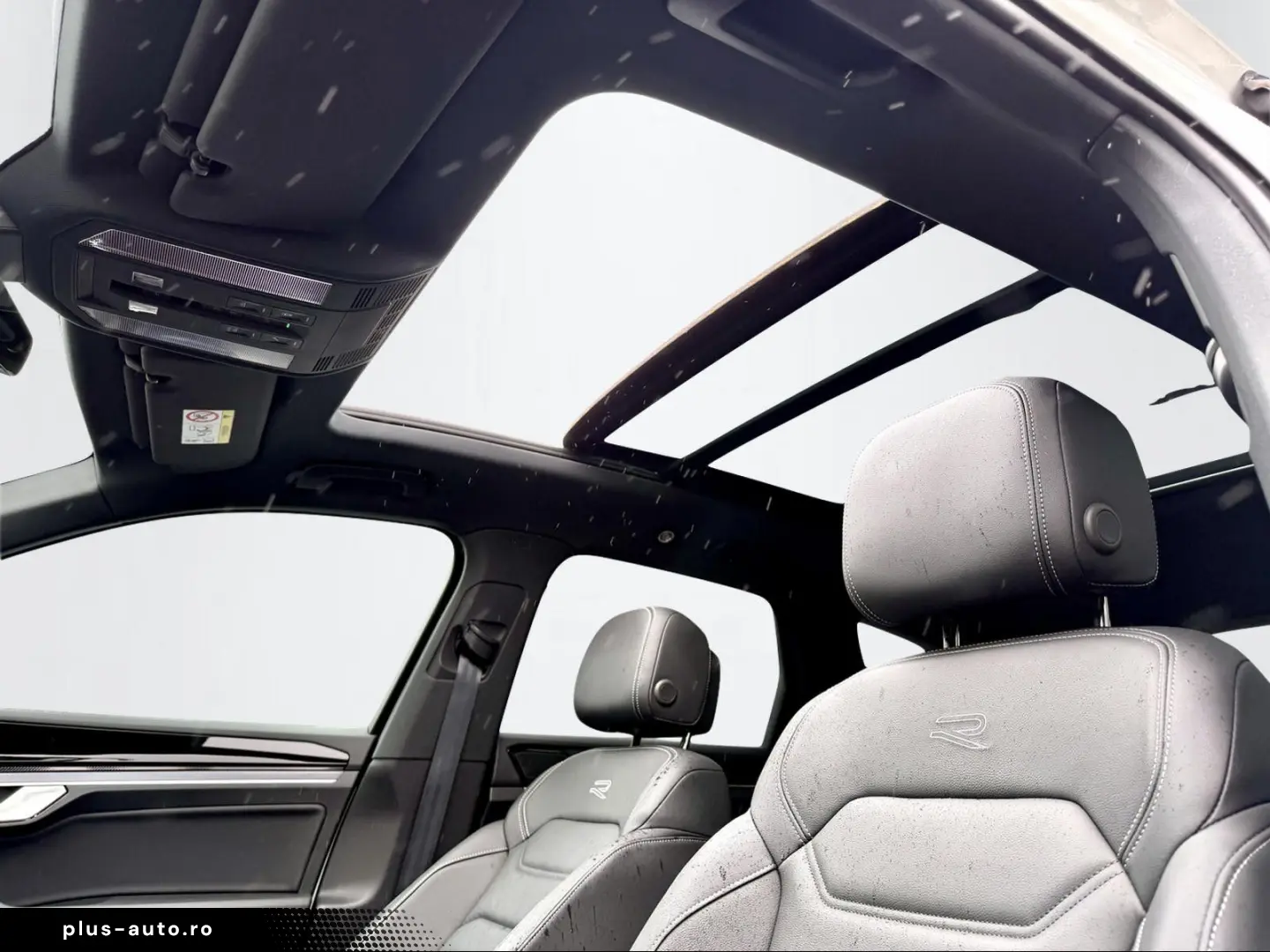 VW Touareg R LINE-4MOTION-KAME-PANO-MATRIX-VIRT-19'
