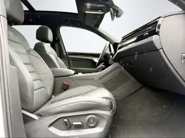 VW Touareg R LINE-4MOTION-KAME-PANO-MATRIX-VIRT-19'