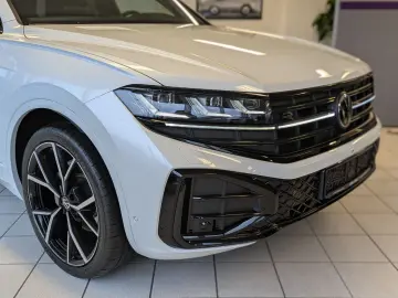 VW Touareg 3.0TDI 4M R-Line VOLL Black 22  UPE 114T