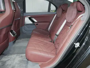 BMW 750e xDr. 4xMassage Personal Pilot L3 HuD ACC