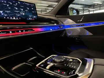 BMW 750e xDrive M Sport Pro TV HUD PANO ACC 360 KAM