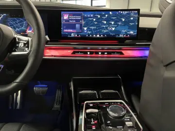 BMW 750e xDrive M Sport Pro TV HUD PANO ACC 360 KAM