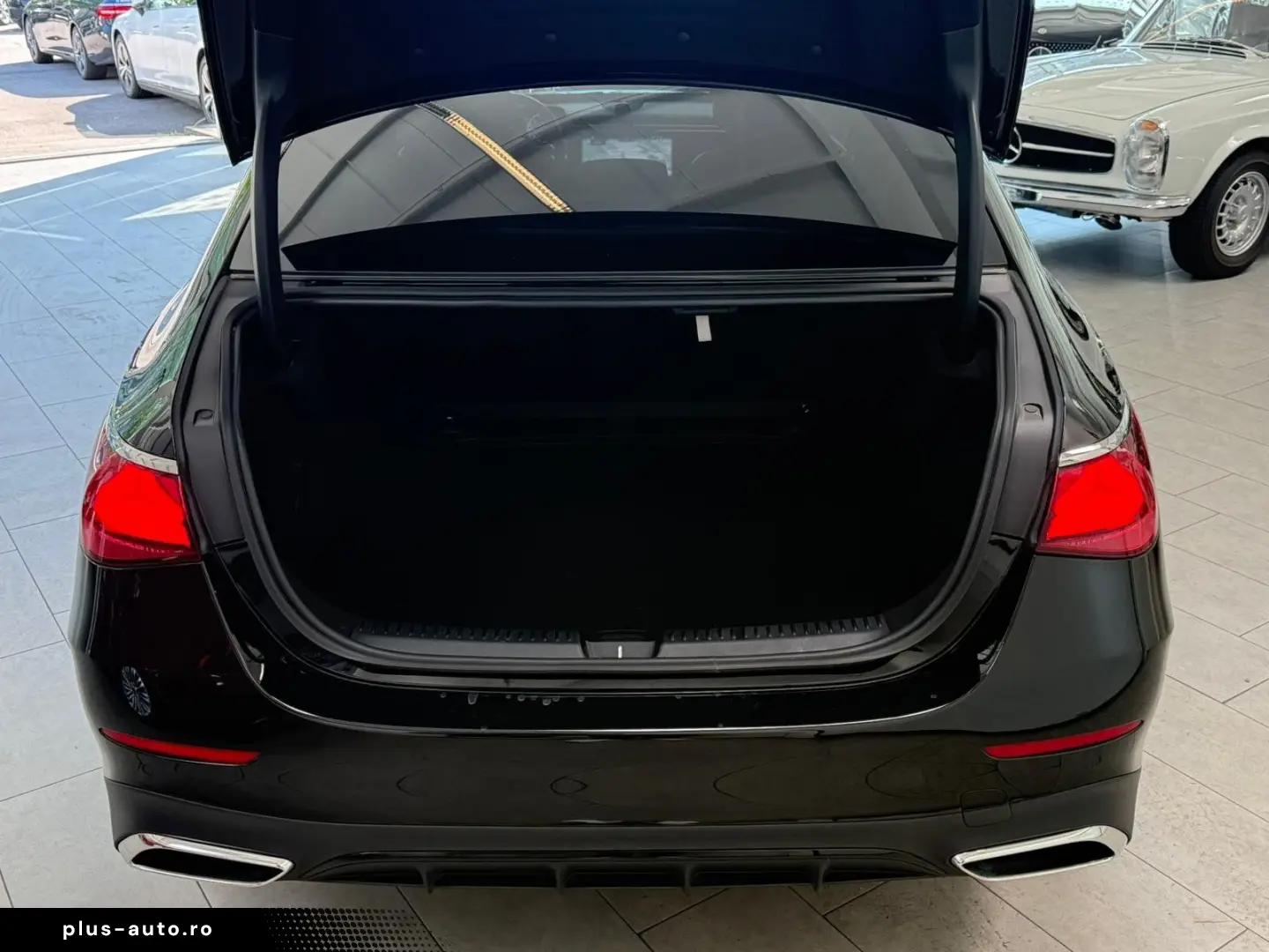 MERCEDES-BENZ E 220 d AMG BURMESTER PANO SERVO SUPER&hellip;