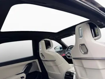 BMW 750e xDrive M-Sport SkyLounge DA PA-Pro Autm